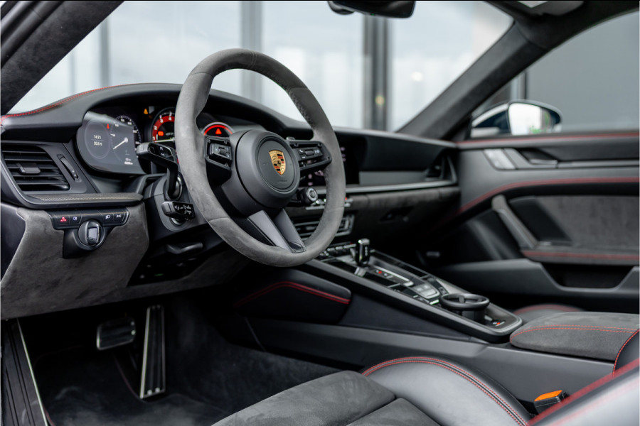 Porsche 911 3.0 Carrera 4 GTS - BTW | Sport Chrono + | Panorama | Bose | Alcantara
