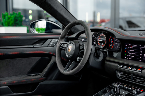 Porsche 911 3.0 Carrera 4 GTS - BTW | Sport Chrono + | Panorama | Bose | Alcantara