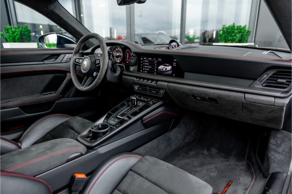 Porsche 911 3.0 Carrera 4 GTS - BTW | Sport Chrono + | Panorama | Bose | Alcantara
