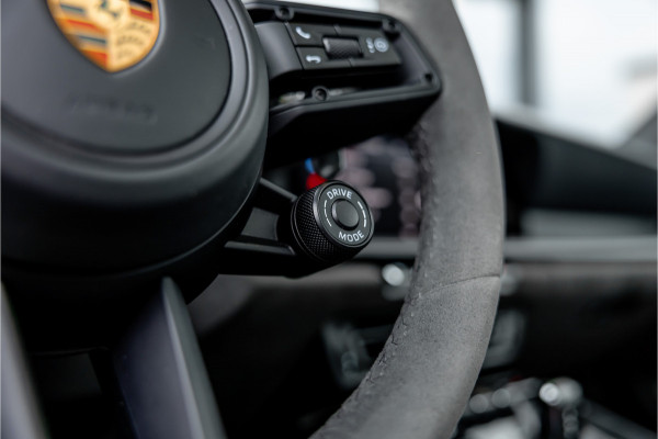 Porsche 911 3.0 Carrera 4 GTS - BTW | Sport Chrono + | Panorama | Bose | Alcantara