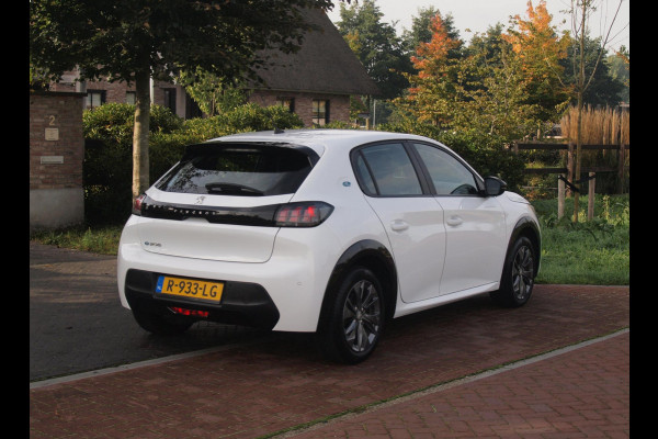 Peugeot e-208 EV 50 kWh | SOH 92% | Apple Carplay | Parkeersensoren | Navi | Cruise Control | NL-Auto |