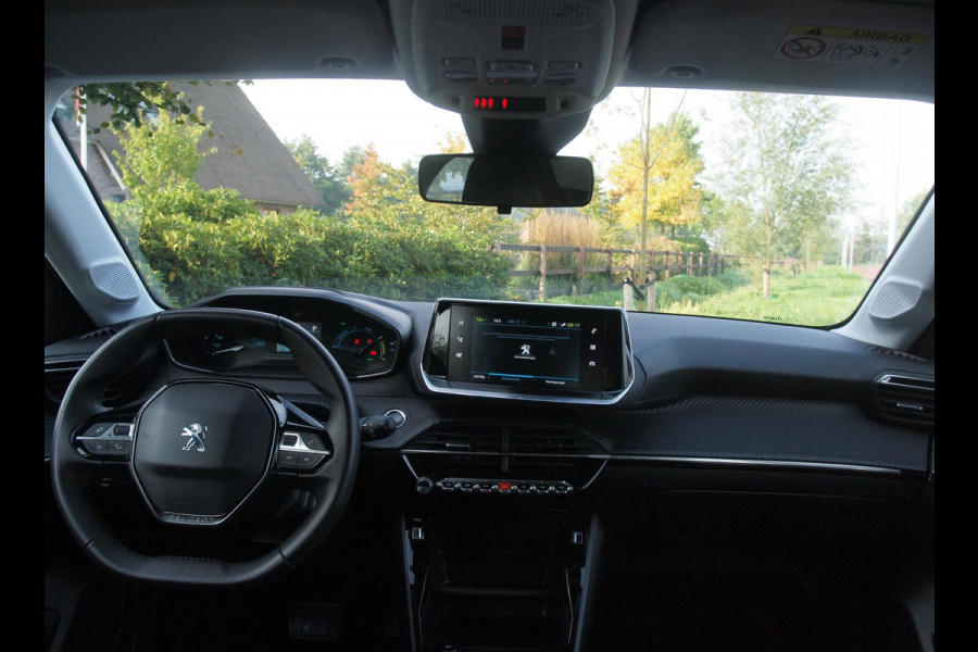 Peugeot e-208 EV 50 kWh | SOH 92% | Apple Carplay | Parkeersensoren | Navi | Cruise Control | NL-Auto |