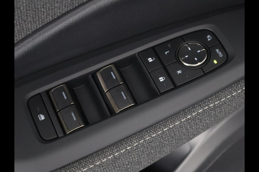 Lexus LBX 1.5 Business Line 2WD | Dodehoek detectie | Stuur- & Stoelverwarming | Navigatie | Parkeersensoren
