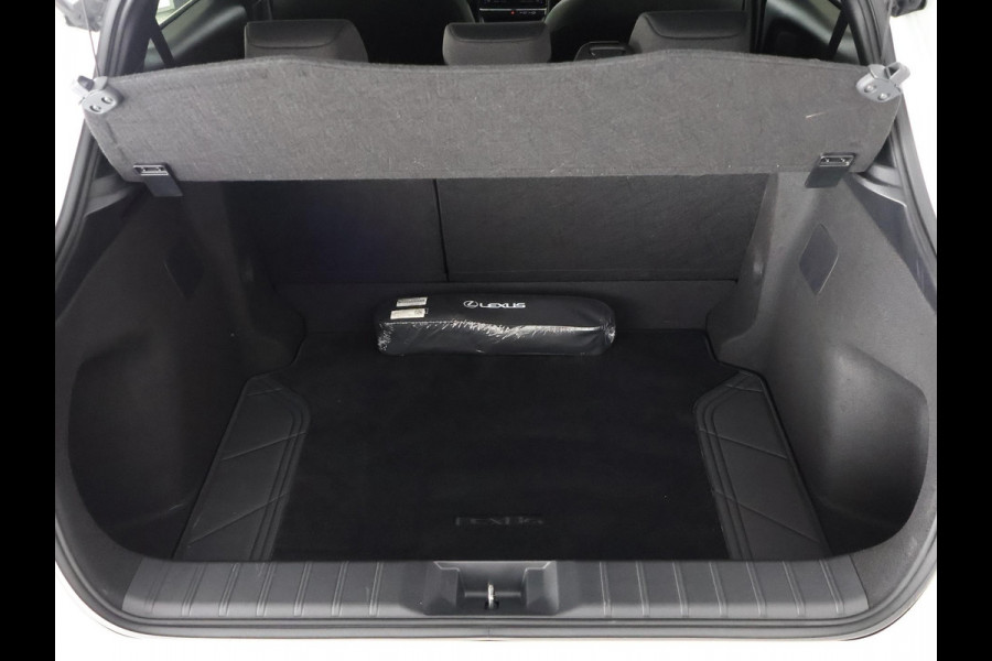 Lexus LBX 1.5 Business Line 2WD | Dodehoek detectie | Stuur- & Stoelverwarming | Navigatie | Parkeersensoren