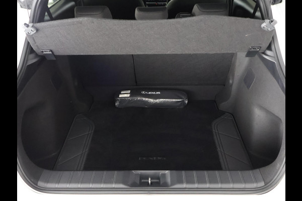 Lexus LBX 1.5 Business Line 2WD | Dodehoek detectie | Stuur- & Stoelverwarming | Navigatie | Parkeersensoren