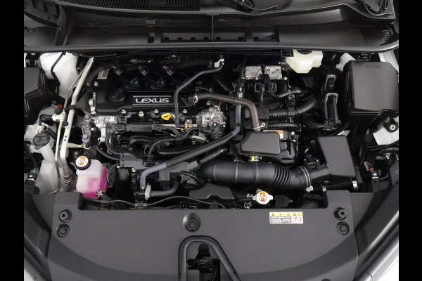 Lexus LBX 1.5 Business Line 2WD | Dodehoek detectie | Stuur- & Stoelverwarming | Navigatie | Parkeersensoren
