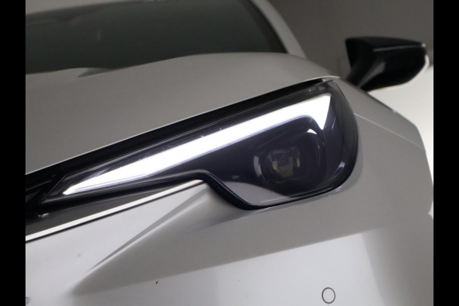 Lexus LBX 1.5 Business Line 2WD | Dodehoek detectie | Stuur- & Stoelverwarming | Navigatie | Parkeersensoren