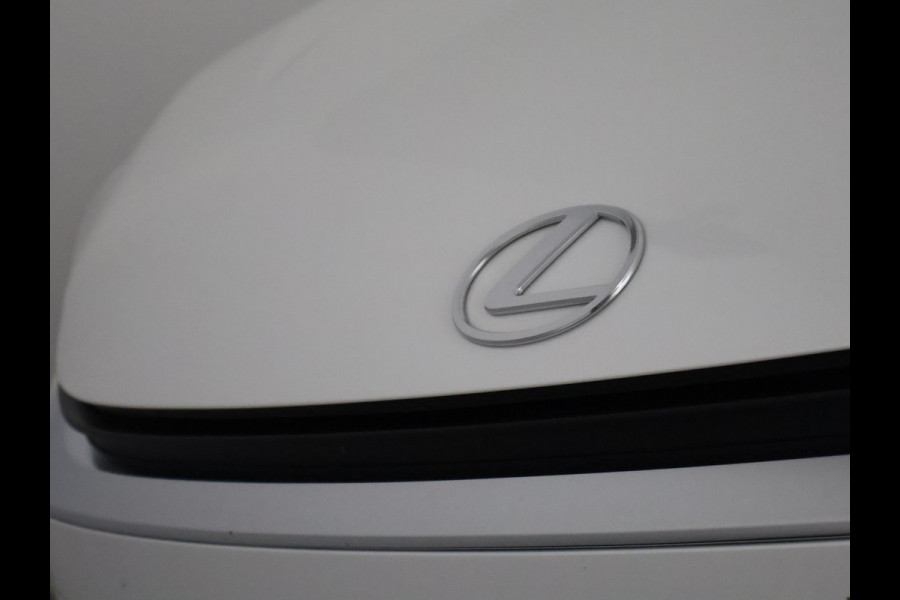 Lexus LBX 1.5 Business Line 2WD | Dodehoek detectie | Stuur- & Stoelverwarming | Navigatie | Parkeersensoren