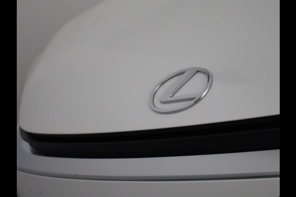 Lexus LBX 1.5 Business Line 2WD | Dodehoek detectie | Stuur- & Stoelverwarming | Navigatie | Parkeersensoren