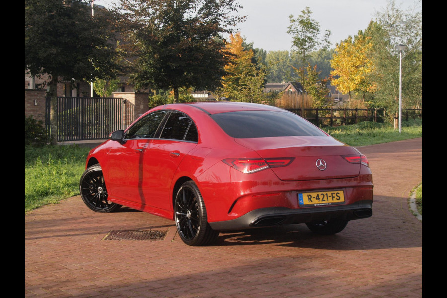 Mercedes-Benz CLA-Klasse 250 e AMG Line | Black Optic | Camera | Sfeerverlichting | Sportstoelen | 19 Inch | NL-Auto |