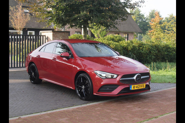Mercedes-Benz CLA-Klasse 250 e AMG Line | Black Optic | Camera | Sfeerverlichting | Sportstoelen | 19 Inch | NL-Auto |