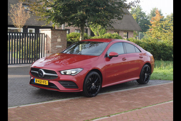 Mercedes-Benz CLA-Klasse 250 e AMG Line | Black Optic | Camera | Sfeerverlichting | Sportstoelen | 19 Inch | NL-Auto |