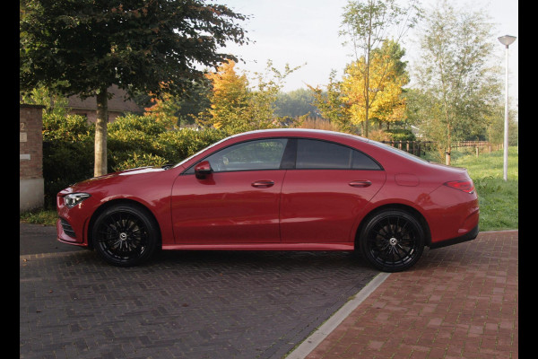 Mercedes-Benz CLA-Klasse 250 e AMG Line | Black Optic | Camera | Sfeerverlichting | Sportstoelen | 19 Inch | NL-Auto |
