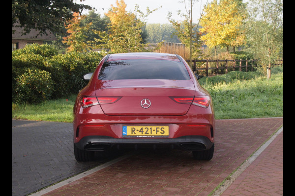 Mercedes-Benz CLA-Klasse 250 e AMG Line | Black Optic | Camera | Sfeerverlichting | Sportstoelen | 19 Inch | NL-Auto |