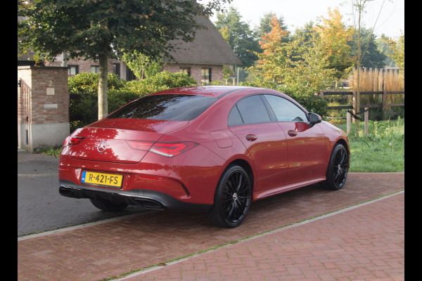 Mercedes-Benz CLA-Klasse 250 e AMG Line | Black Optic | Camera | Sfeerverlichting | Sportstoelen | 19 Inch | NL-Auto |
