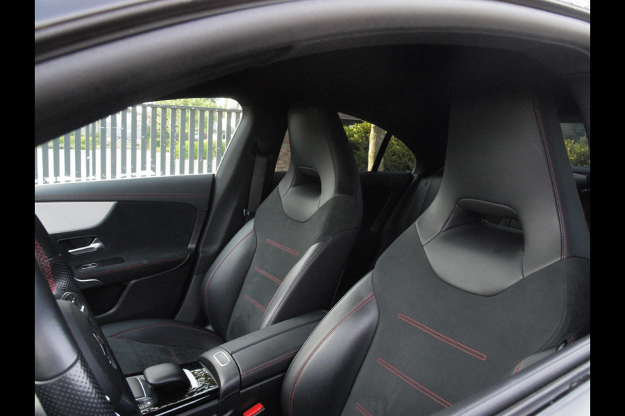 Mercedes-Benz CLA-Klasse 250 e AMG Line | Black Optic | Camera | Sfeerverlichting | Sportstoelen | 19 Inch | NL-Auto |