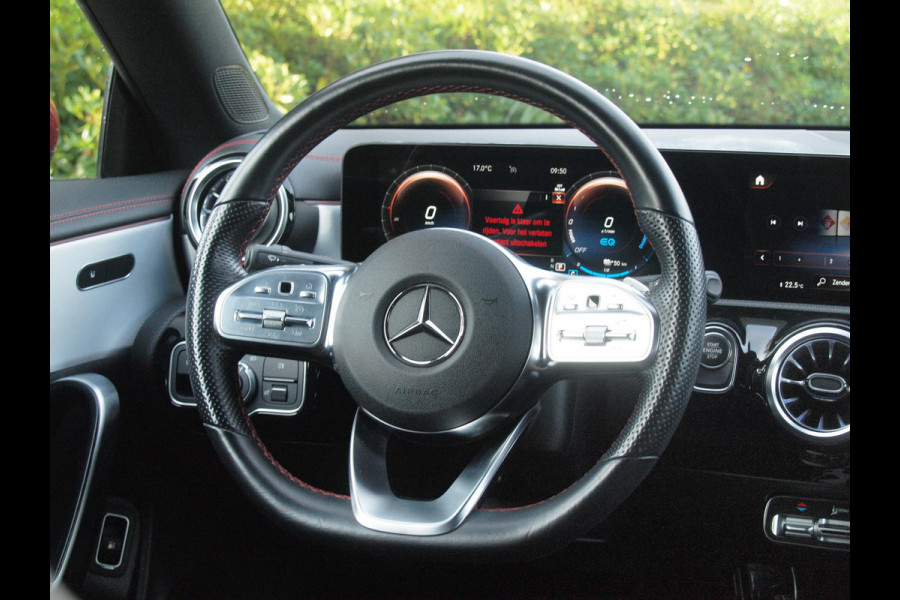 Mercedes-Benz CLA-Klasse 250 e AMG Line | Black Optic | Camera | Sfeerverlichting | Sportstoelen | 19 Inch | NL-Auto |
