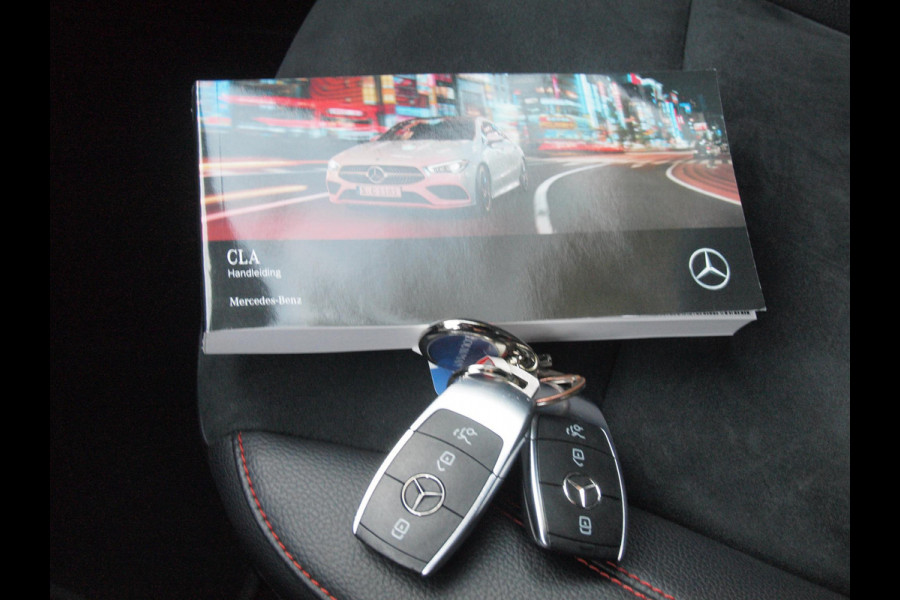 Mercedes-Benz CLA-Klasse 250 e AMG Line | Black Optic | Camera | Sfeerverlichting | Sportstoelen | 19 Inch | NL-Auto |