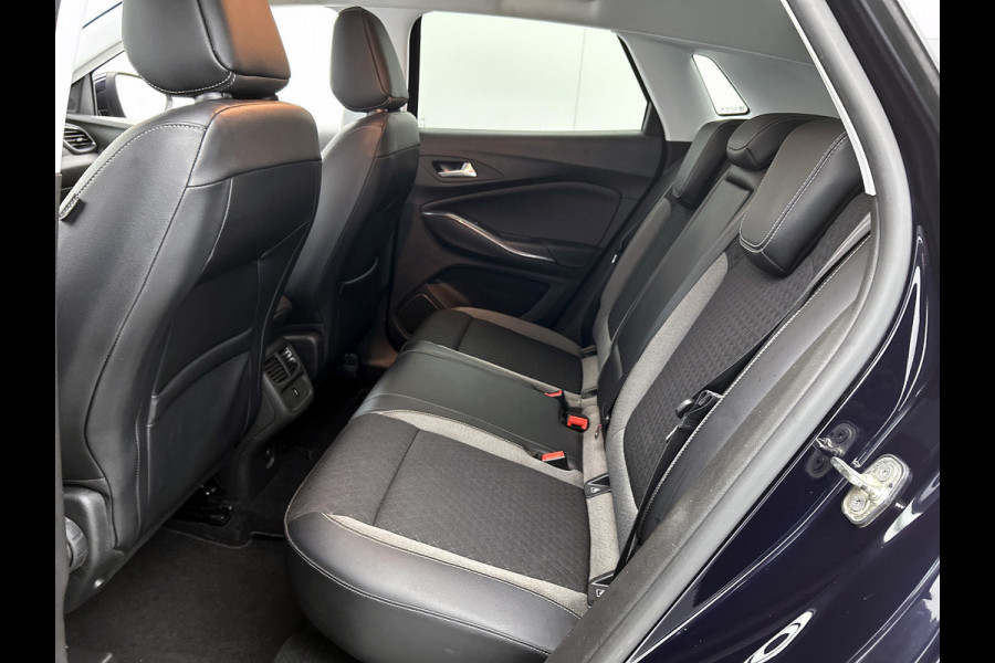 Opel Grandland X 1.2 Turbo Innovation / Airco / Navi / Cruise-ctr. / Apple Car Play - Android / Privacy Glass / Apk 09-2027
