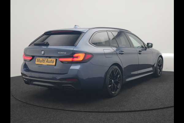 BMW 5 Serie Touring 530e M Sport PHEV 293pk Dealer O.H. | Active Steering | Trekhaak Af Fabriek | Panodak | Head Up | Adaptive Cruise | Adaptief Onderstel | Camera | Laser LED | Lederen Comfortstoelen Memory & Verwarmd | Sfeerverlichting | Blis |  Plug In Hybrid |