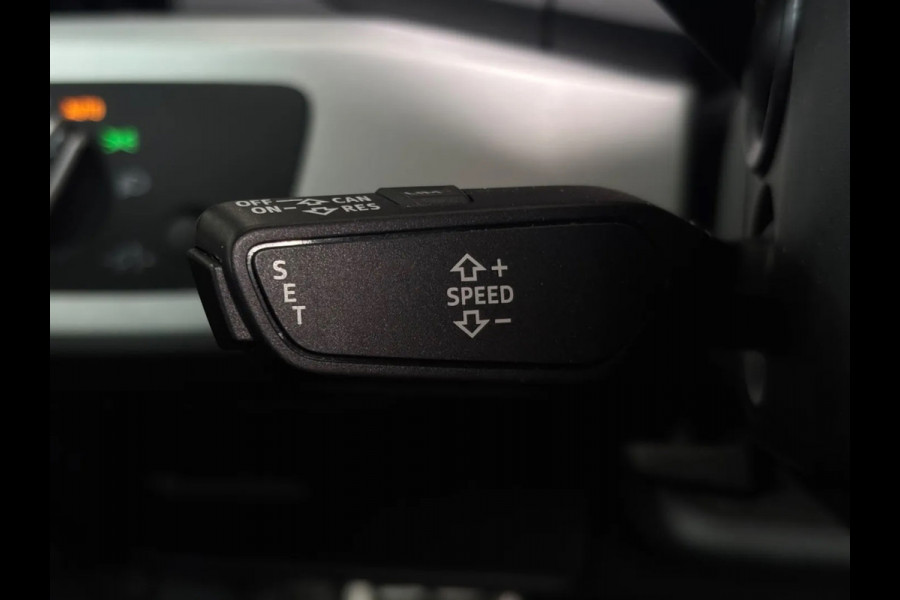 Audi A4 Avant 1.4 TFSI Sport S line black edition(Goed OnH, Pano, Carplay, Trekhaak, SfeerV, StoelV, Digitale Dash, Camera, Etc)