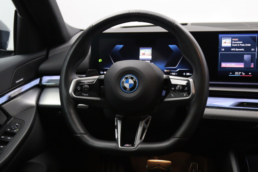 BMW i5 Touring eDrive40 M Sport Edition 84 kWh 340 PK, SOH 97 %, Panoramadak, Trekhaak, 360 Camera, H/K Sound,