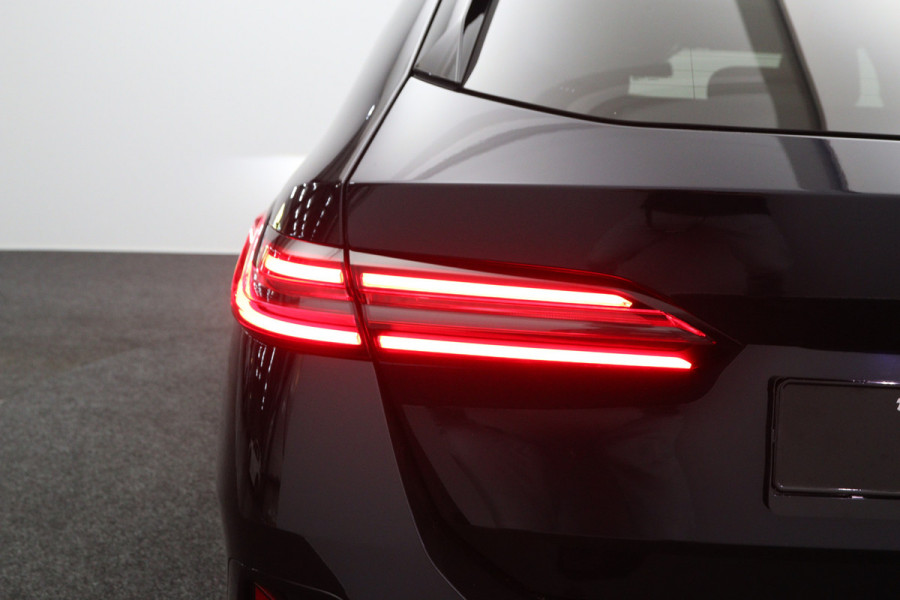 BMW i5 Touring eDrive40 M Sport Edition 84 kWh 340 PK, SOH 97 %, Panoramadak, Trekhaak, 360 Camera, H/K Sound,