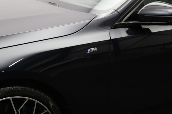 BMW i5 Touring eDrive40 M Sport Edition 84 kWh 340 PK, SOH 97 %, Panoramadak, Trekhaak, 360 Camera, H/K Sound,