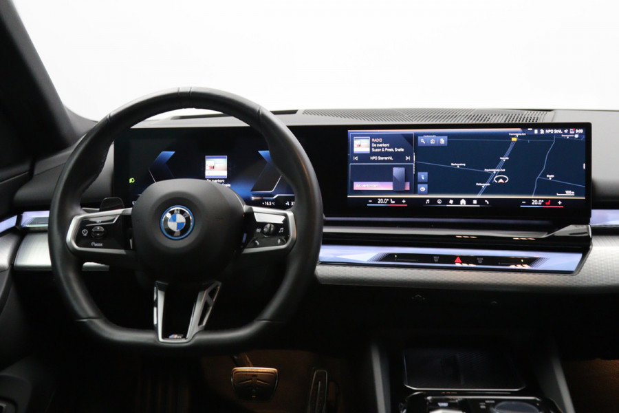 BMW i5 Touring eDrive40 M Sport Edition 84 kWh 340 PK, SOH 97 %, Panoramadak, Trekhaak, 360 Camera, H/K Sound,
