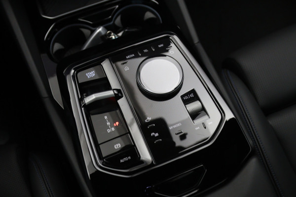 BMW i5 Touring eDrive40 M Sport Edition 84 kWh 340 PK, SOH 97 %, Panoramadak, Trekhaak, 360 Camera, H/K Sound,
