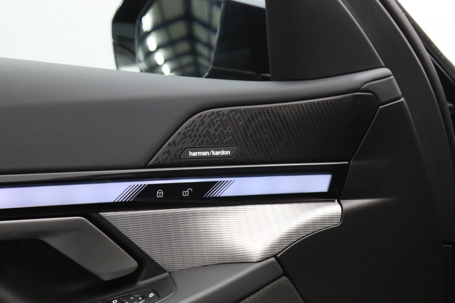 BMW i5 Touring eDrive40 M Sport Edition 84 kWh 340 PK, SOH 97 %, Panoramadak, Trekhaak, 360 Camera, H/K Sound,