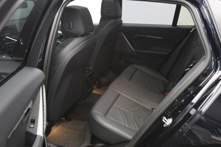 BMW i5 Touring eDrive40 M Sport Edition 84 kWh 340 PK, SOH 97 %, Panoramadak, Trekhaak, 360 Camera, H/K Sound,