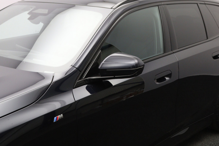 BMW i5 Touring eDrive40 M Sport Edition 84 kWh 340 PK, SOH 97 %, Panoramadak, Trekhaak, 360 Camera, H/K Sound,