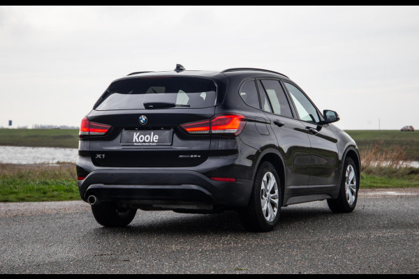 BMW X1 xDrive25e Executive CAMERA / CARPLAY / HEAD UP DISPLAY / LEDER / LED / CRUISE CONTROLE / STOELVERWARMING