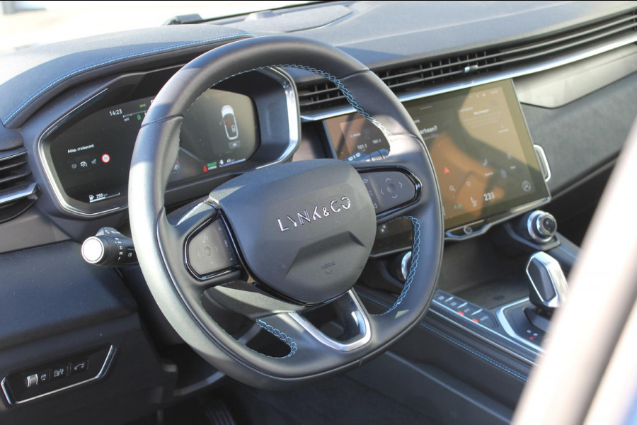 Lynk & Co 01 /360 Camera/ Adaptieve cruise control/ Elektrische stoelen/ BLIS/ Stoelverwarming/ Elektrische achterklep/ Climate control/ Parkeersensoren met camera/ Regensensor/ Keyless entry