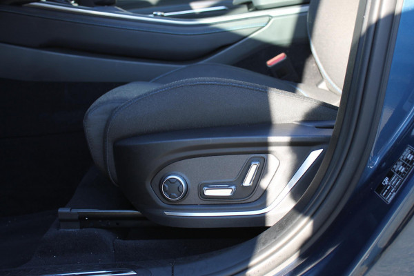 Lynk & Co 01 /360 Camera/ Adaptieve cruise control/ Elektrische stoelen/ BLIS/ Stoelverwarming/ Elektrische achterklep/ Climate control/ Parkeersensoren met camera/ Regensensor/ Keyless entry