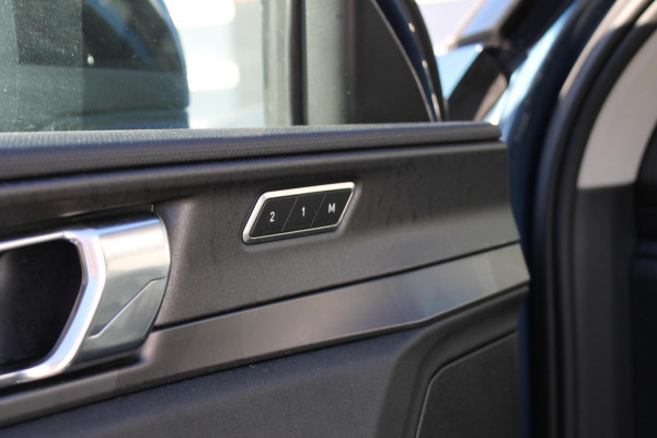 Lynk & Co 01 /360 Camera/ Adaptieve cruise control/ Elektrische stoelen/ BLIS/ Stoelverwarming/ Elektrische achterklep/ Climate control/ Parkeersensoren met camera/ Regensensor/ Keyless entry
