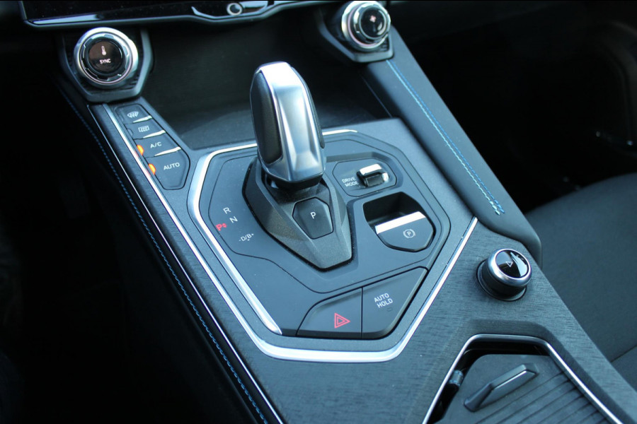 Lynk & Co 01 /360 Camera/ Adaptieve cruise control/ Elektrische stoelen/ BLIS/ Stoelverwarming/ Elektrische achterklep/ Climate control/ Parkeersensoren met camera/ Regensensor/ Keyless entry