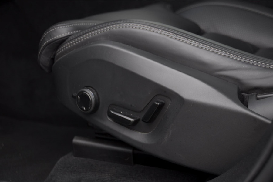 Volvo XC60 T6 350pk Automaat Plug-in AWD Ultra Black Edition Luchtvering/ Bowers & Wilkins/ Leder dashboard/ Adaptive cruise control/ Google infotainment/ 360Camera/ Keyless entry/