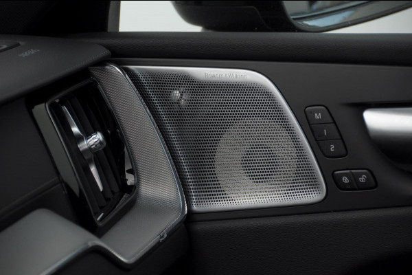 Volvo XC60 T6 350pk Automaat Plug-in AWD Ultra Black Edition Luchtvering/ Bowers & Wilkins/ Leder dashboard/ Adaptive cruise control/ Google infotainment/ 360Camera/ Keyless entry/