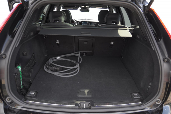 Volvo XC60 T6 350pk Automaat Plug-in AWD Ultra Black Edition Luchtvering/ Bowers & Wilkins/ Leder dashboard/ Adaptive cruise control/ Google infotainment/ 360Camera/ Keyless entry/