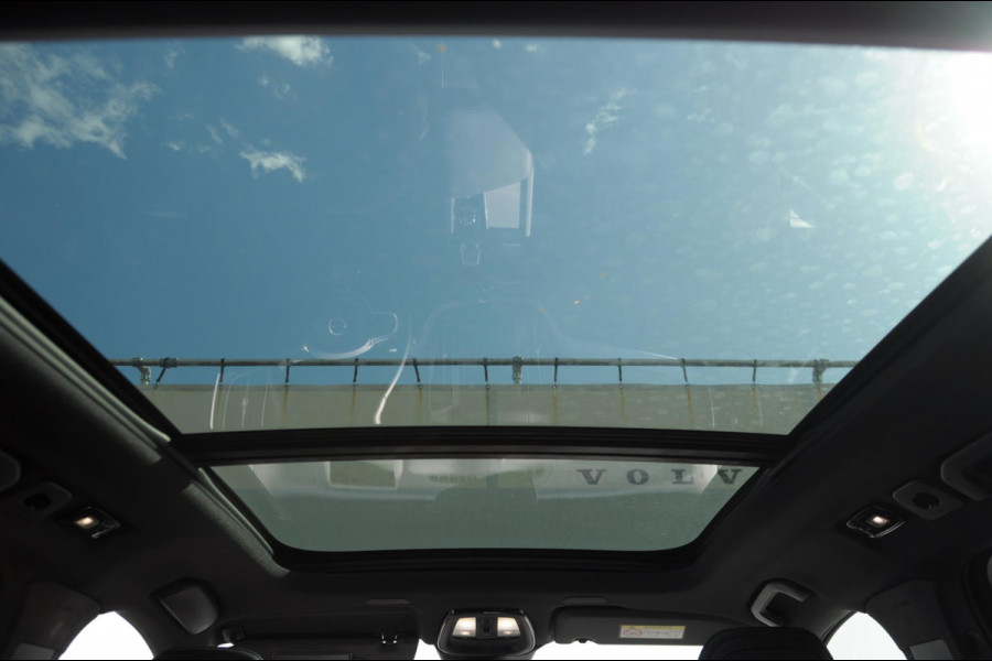 Volvo XC60 T6 350pk Automaat Plug-in AWD Ultra Black Edition Luchtvering/ Bowers & Wilkins/ Leder dashboard/ Adaptive cruise control/ Google infotainment/ 360Camera/ Keyless entry/