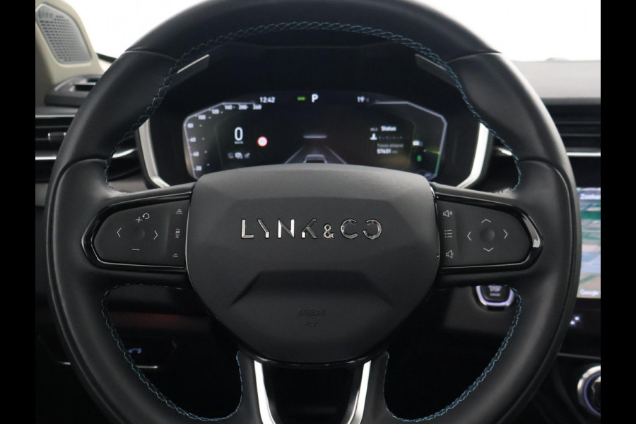 Lynk & Co 01 1.5 PLUG-IN 261 PK BLACK PACK + TREKHAAK | 360 CAMERA | PANORAMA | 20 INCH ZWARTE VELGEN