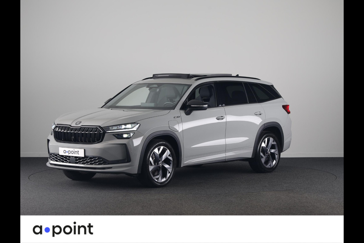 Škoda Kodiaq 1.5 TSI PHEV Sportline Business 204 pk Automaat | Verlengde garantie | Navigatie | Panorama dak | Trekhaak (wegklapbaar) | Parkeersensoren | Achteruitrijcamera | Stoelverwarming v/a |