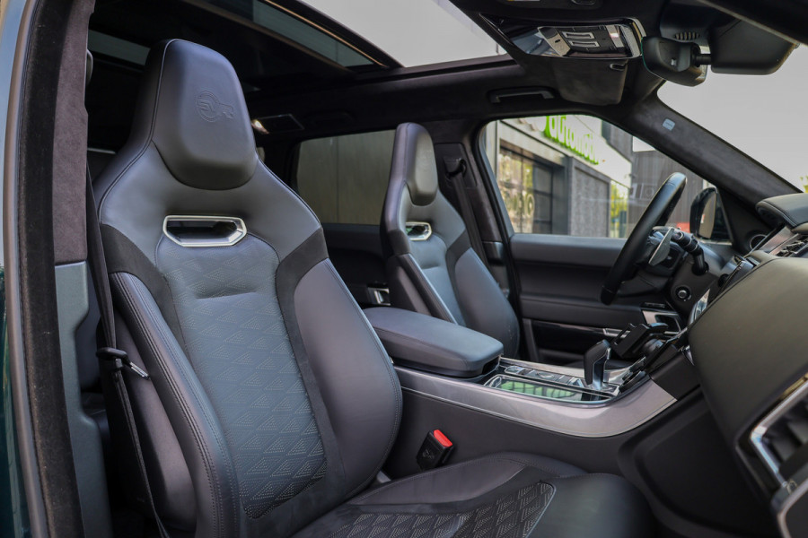 Land Rover Range Rover Sport P575 SVR | UNIEK! | SVO RACING GREEN | 24'' VOSSEN | 4X STOELVERKOELING | DEALER ONDH | HUD | ELEK TREKHAAK |
