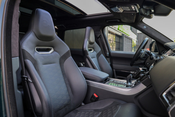 Land Rover Range Rover Sport P575 SVR | UNIEK! | SVO RACING GREEN | 24'' VOSSEN | 4X STOELVERKOELING | DEALER ONDH | HUD | ELEK TREKHAAK |