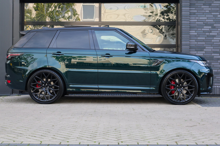 Land Rover Range Rover Sport P575 SVR | UNIEK! | SVO RACING GREEN | 24'' VOSSEN | 4X STOELVERKOELING | DEALER ONDH | HUD | ELEK TREKHAAK |