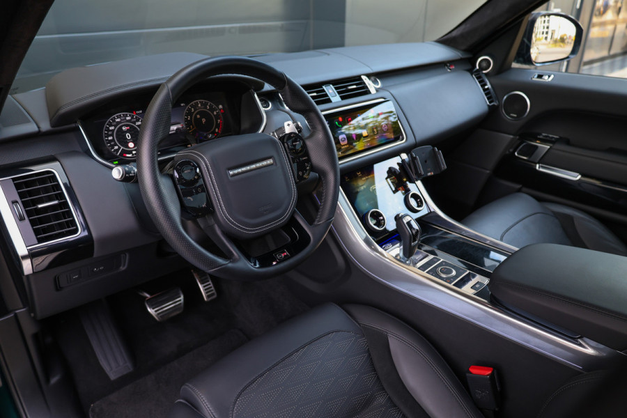 Land Rover Range Rover Sport P575 SVR | UNIEK! | SVO RACING GREEN | 24'' VOSSEN | 4X STOELVERKOELING | DEALER ONDH | HUD | ELEK TREKHAAK |