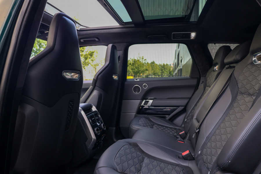 Land Rover Range Rover Sport P575 SVR | UNIEK! | SVO RACING GREEN | 24'' VOSSEN | 4X STOELVERKOELING | DEALER ONDH | HUD | ELEK TREKHAAK |