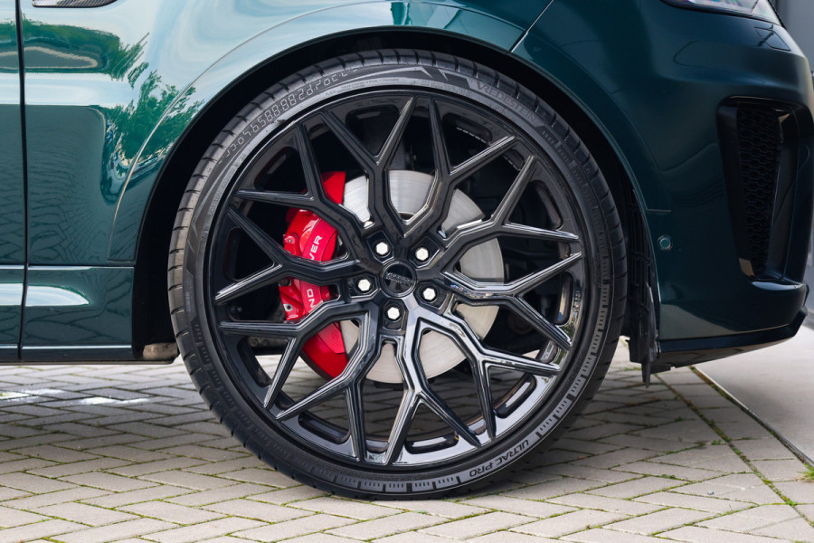 Land Rover Range Rover Sport P575 SVR | UNIEK! | SVO RACING GREEN | 24'' VOSSEN | 4X STOELVERKOELING | DEALER ONDH | HUD | ELEK TREKHAAK |